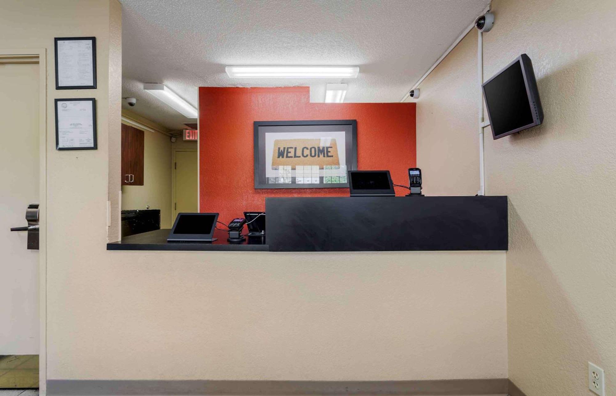 Extended Stay America Select Suites - Greensboro - Wendover Ave - Big Tree Way Exteriör bild
