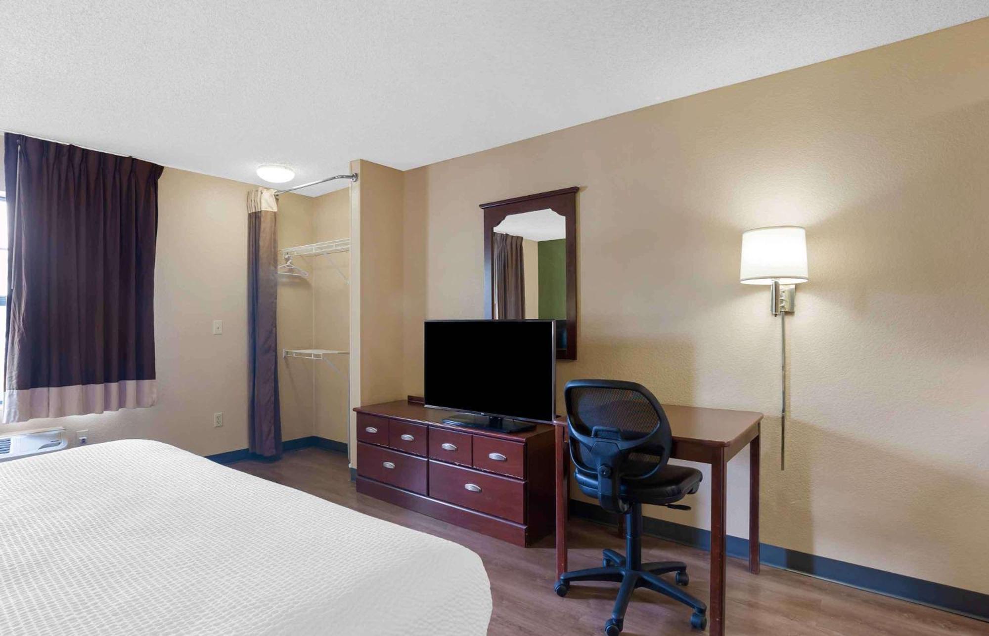 Extended Stay America Select Suites - Greensboro - Wendover Ave - Big Tree Way Exteriör bild