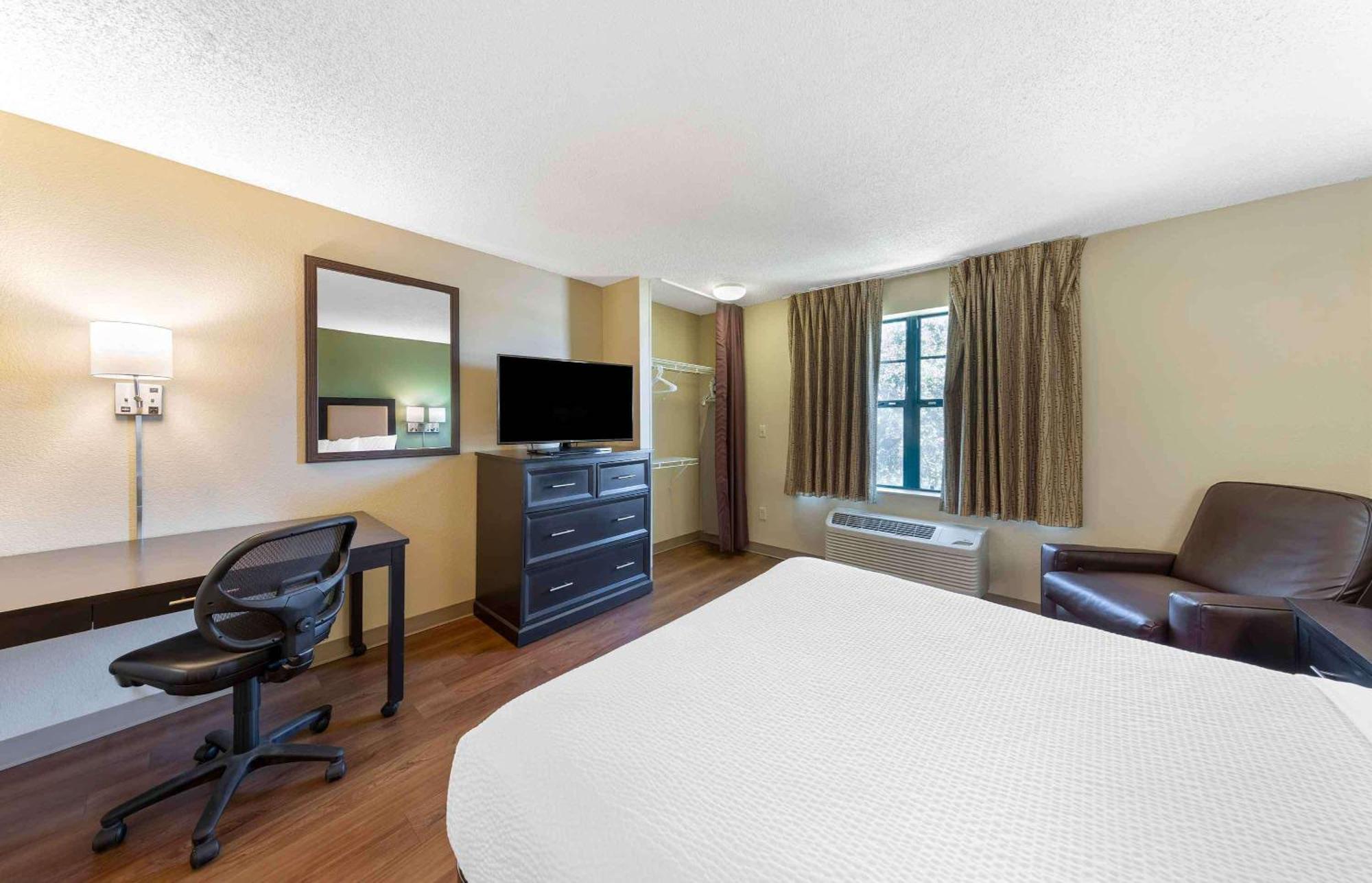 Extended Stay America Select Suites - Greensboro - Wendover Ave - Big Tree Way Exteriör bild