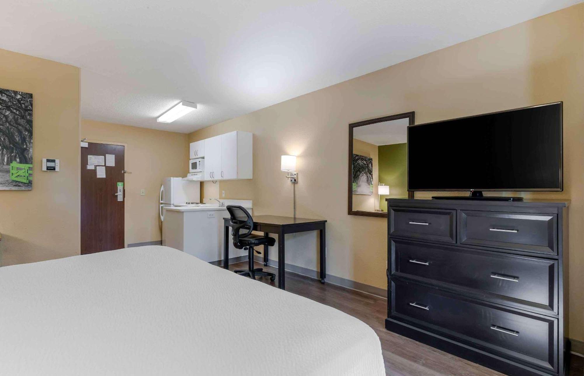 Extended Stay America Select Suites - Greensboro - Wendover Ave - Big Tree Way Exteriör bild