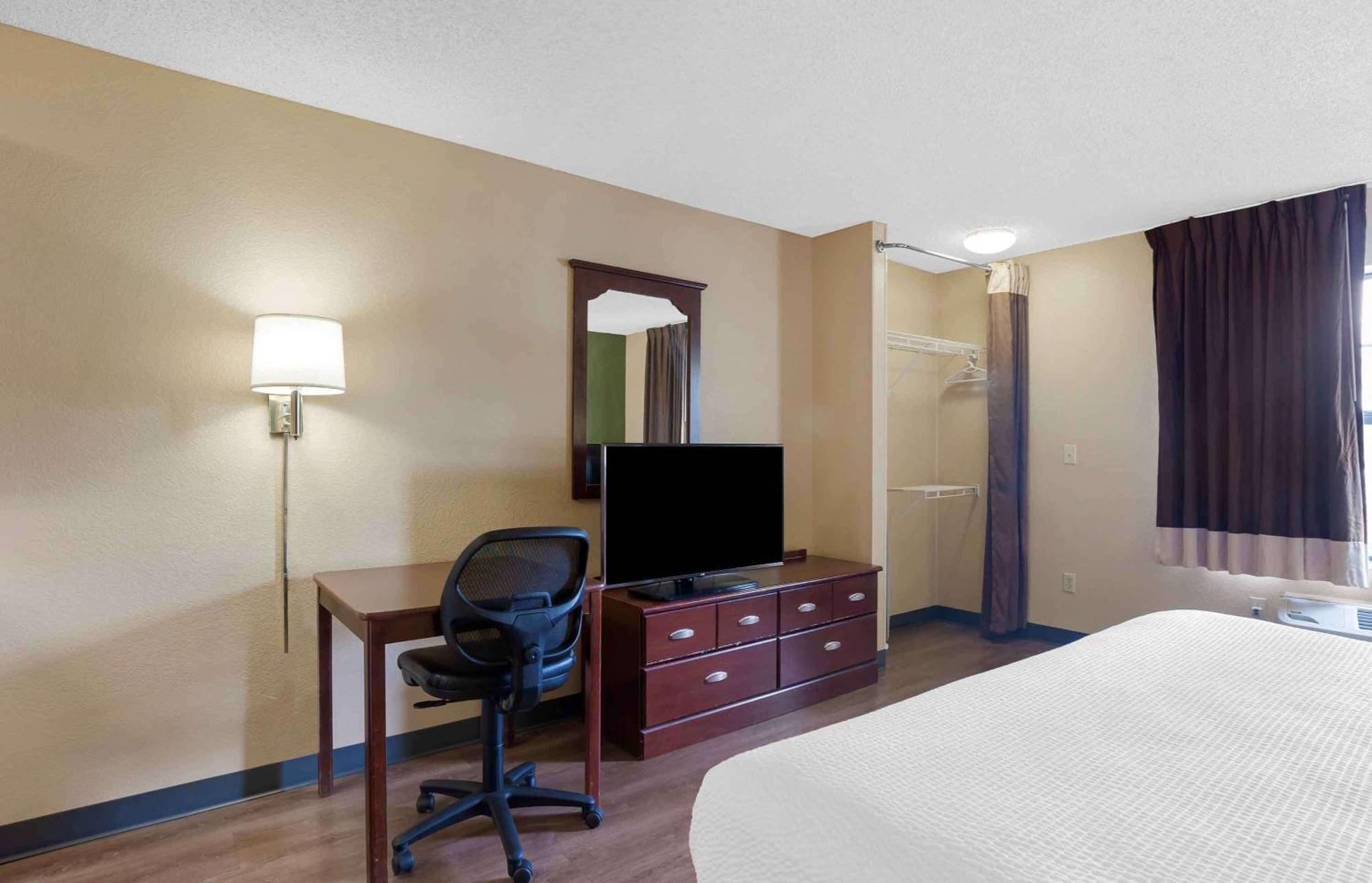 Extended Stay America Select Suites - Greensboro - Wendover Ave - Big Tree Way Exteriör bild