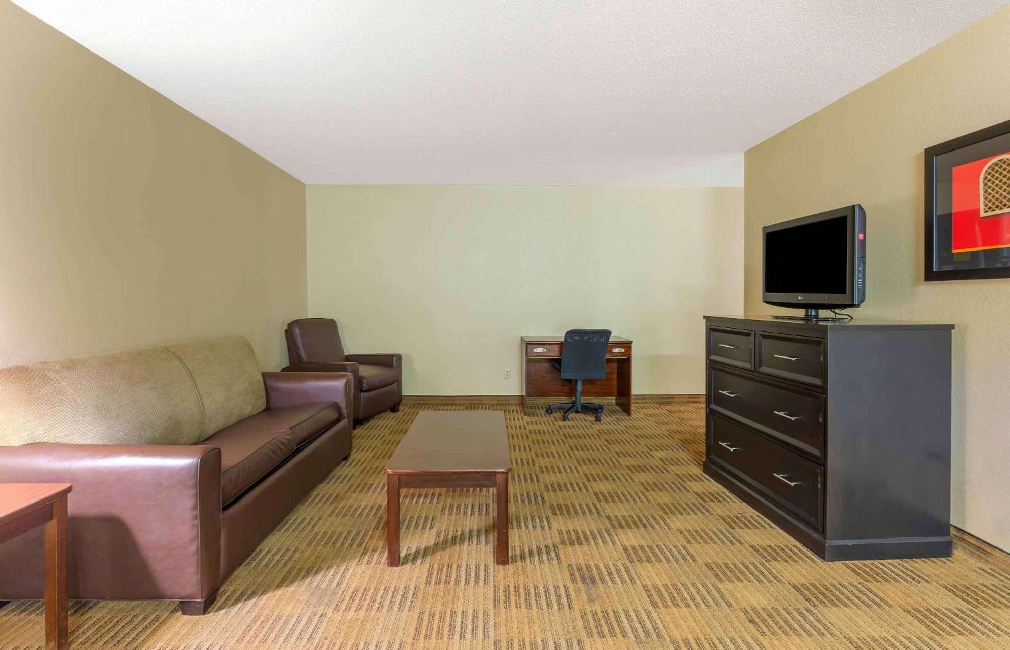 Extended Stay America Select Suites - Greensboro - Wendover Ave - Big Tree Way Exteriör bild