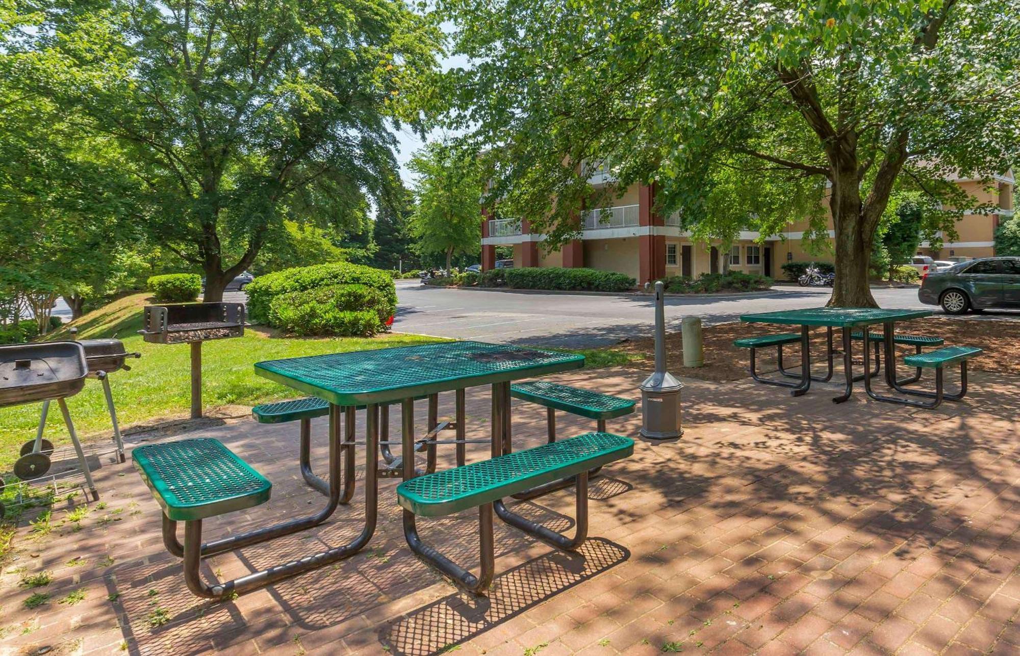 Extended Stay America Select Suites - Greensboro - Wendover Ave - Big Tree Way Exteriör bild