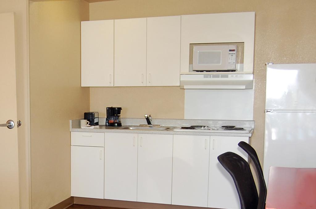 Extended Stay America Select Suites - Greensboro - Wendover Ave - Big Tree Way Exteriör bild