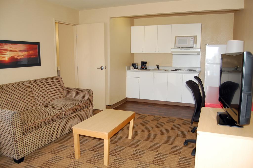 Extended Stay America Select Suites - Greensboro - Wendover Ave - Big Tree Way Exteriör bild