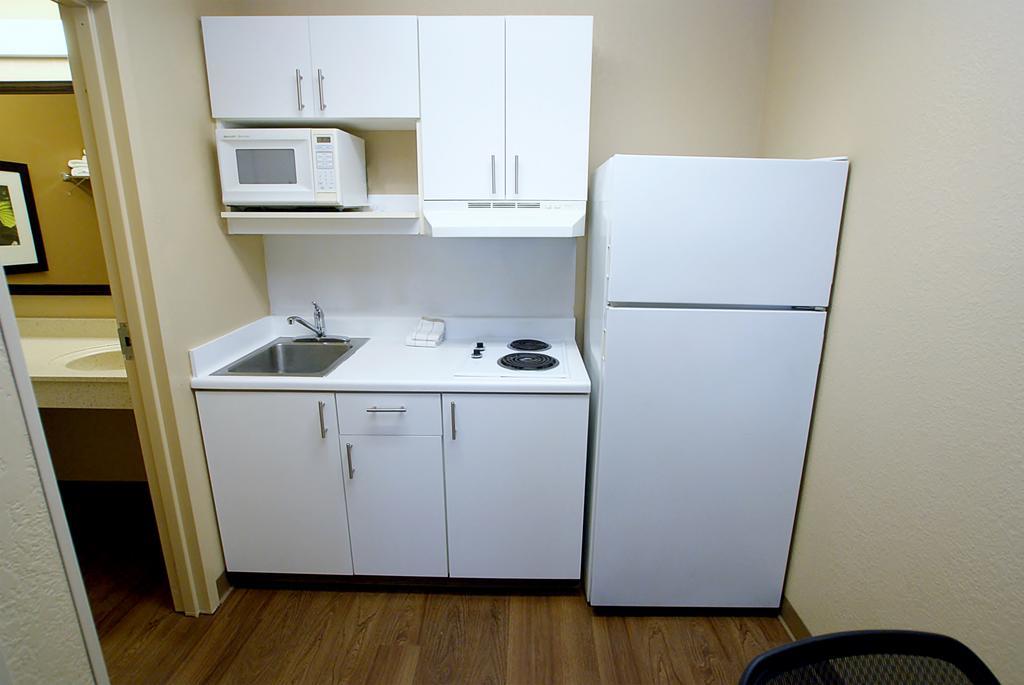 Extended Stay America Select Suites - Greensboro - Wendover Ave - Big Tree Way Exteriör bild
