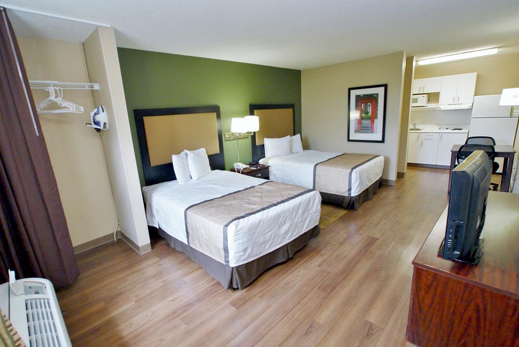 Extended Stay America Select Suites - Greensboro - Wendover Ave - Big Tree Way Exteriör bild