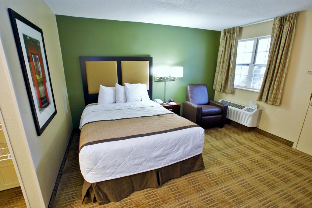 Extended Stay America Select Suites - Greensboro - Wendover Ave - Big Tree Way Exteriör bild