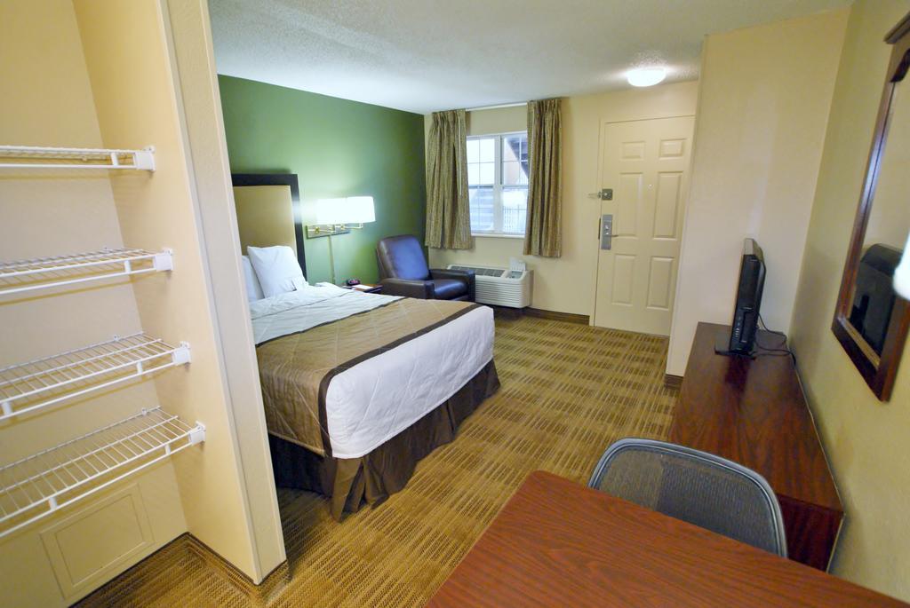 Extended Stay America Select Suites - Greensboro - Wendover Ave - Big Tree Way Exteriör bild